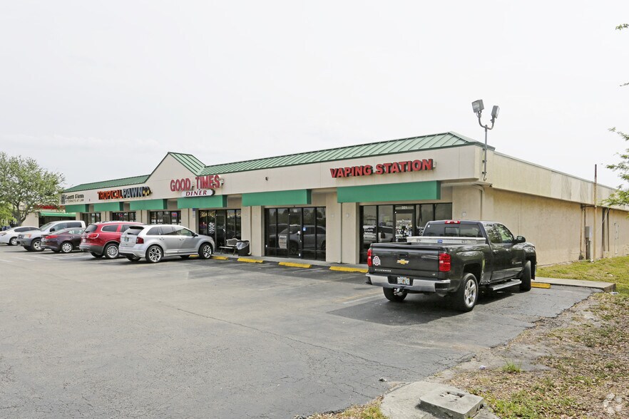 More Photos Of 313-331 Airport Rd S, Naples Freestanding For Lease