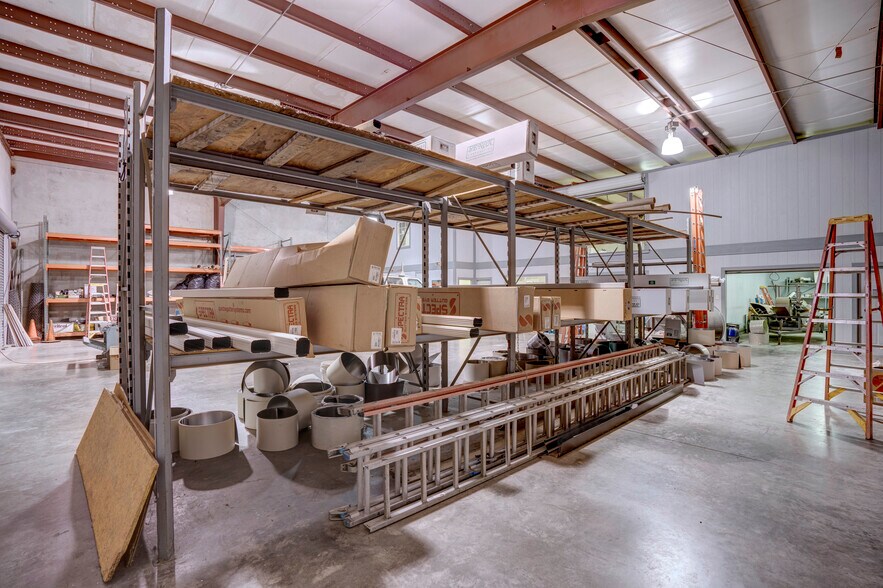 More Photos Of 2620 Carson St, Haltom City Light Distribution For Lease