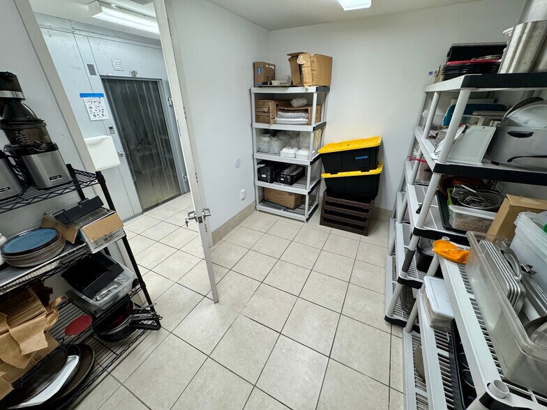 More Photos Of 1722 N Federal Hwy, Hollywood General Retail For Lease