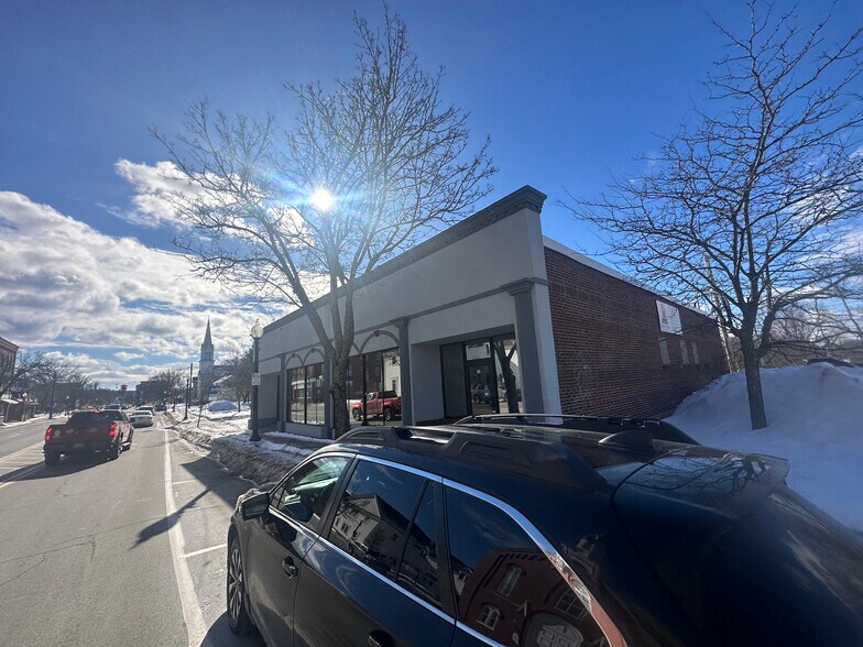More Photos Of 21 Main St, Rochester Storefront Retail Residential For Lease
