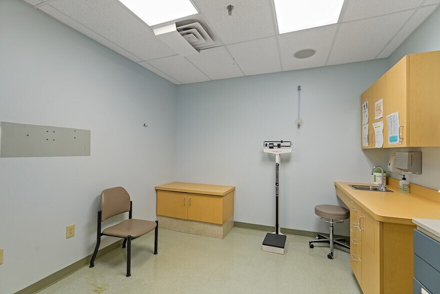 More Photos Of 192 Route 117 by Pass Rd, Bedford Hills Storefront For Lease