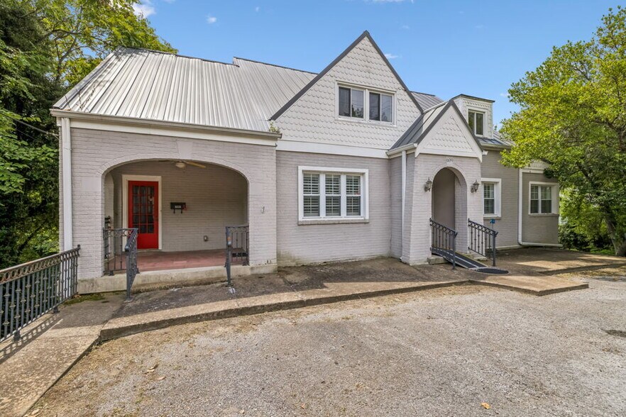 More Photos Of 609 W 7th St, Columbia Office For Sale