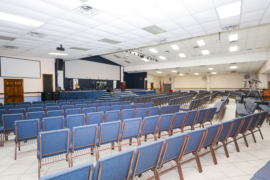 More Photos Of 1600 Clark Blvd, Laredo General Retail For Sale