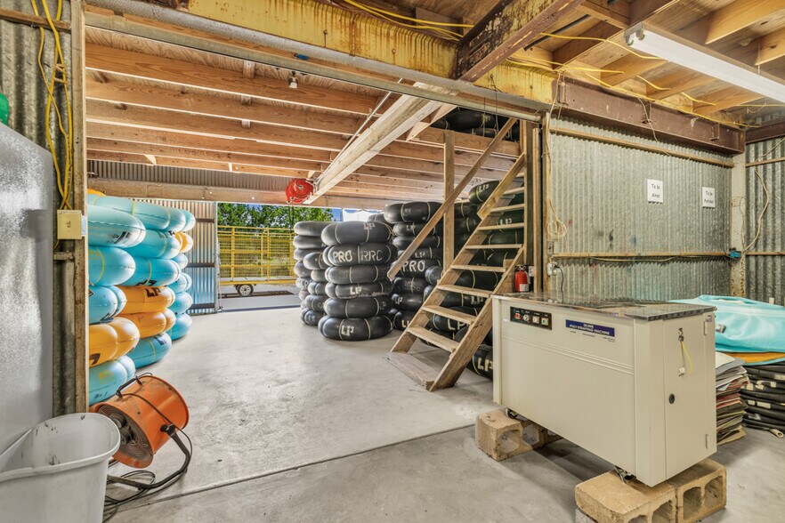More Photos Of 2001 Ponderosa Dr, New Braunfels Specialty For Sale