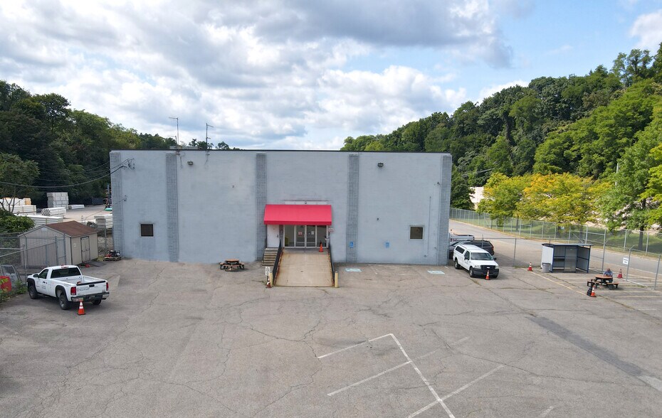 More Photos Of 1530 Chartiers Ave, Pittsburgh Warehouse For Lease