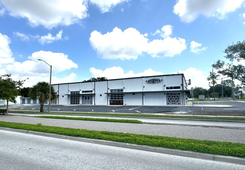 More Photos Of 201 E Center St, Tarpon Springs Bar For Lease