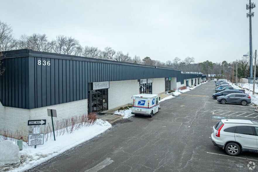 More Photos Of 836 Ritchie Hwy, Severna Park Flex For Lease