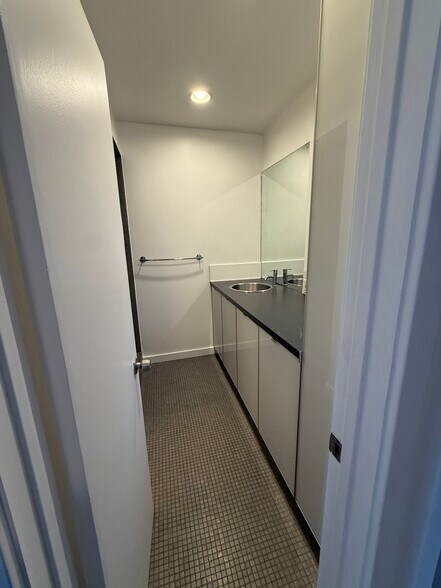 More Photos Of 250 3rd Ave, Venice Apartments For Sale