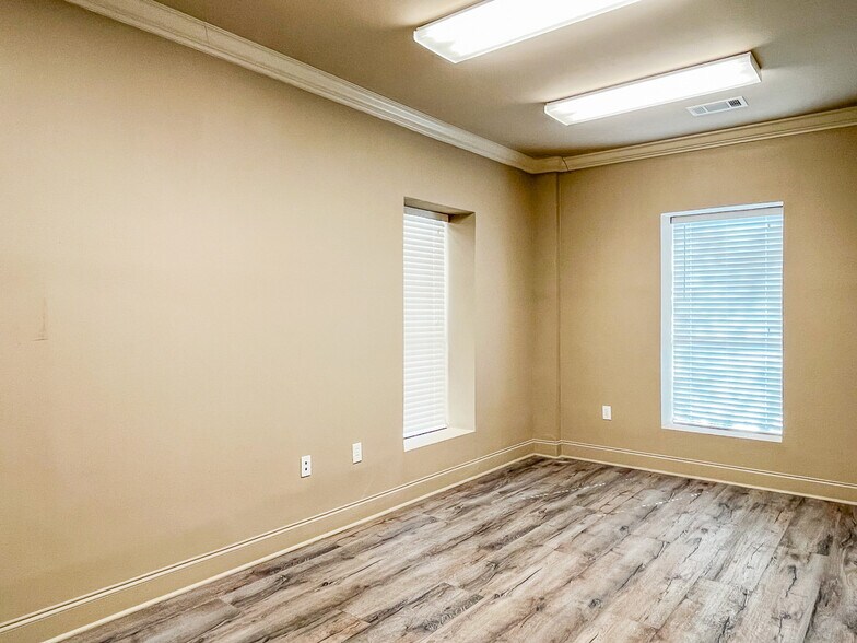 More Photos Of 108 Business Park Dr, Denham Springs Medical For Lease