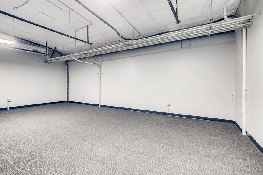 More Photos Of 7637 Fm 3009, Schertz Light Distribution For Sale