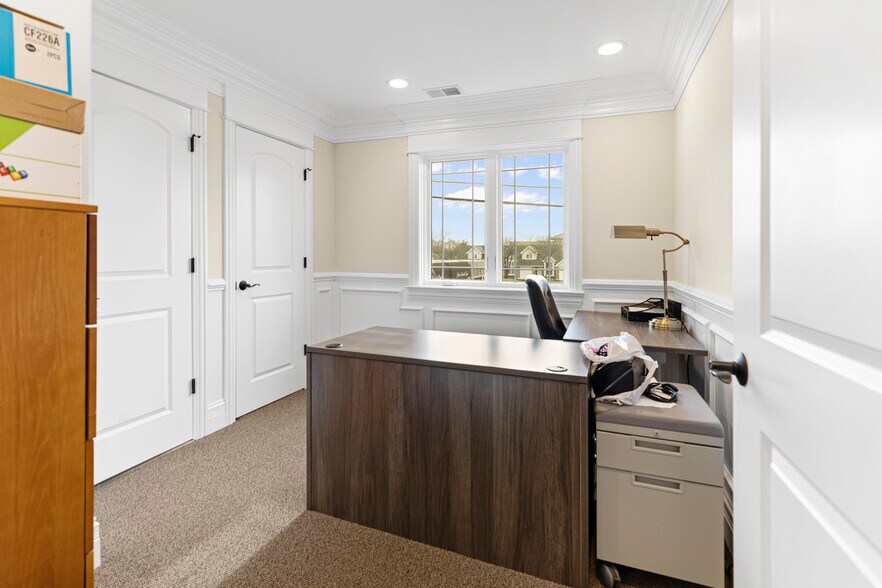 More Photos Of 10001-10005 S Roberts Rd, Palos Hills Coworking Space