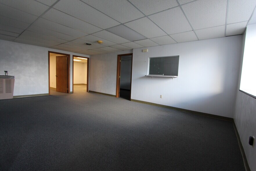 More Photos Of 1352 5th Ave, Coraopolis Apartments For Lease