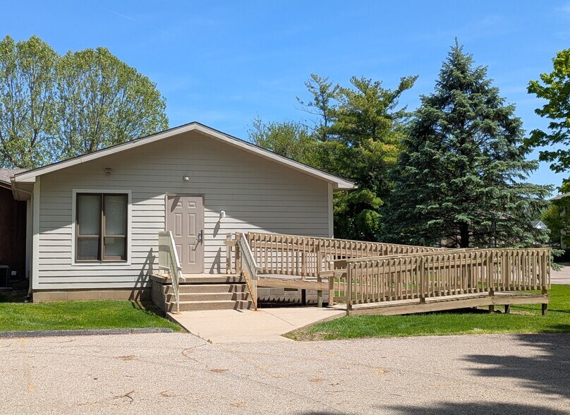 More Photos Of 139 Lewis Ave, Circleville Medical For Lease