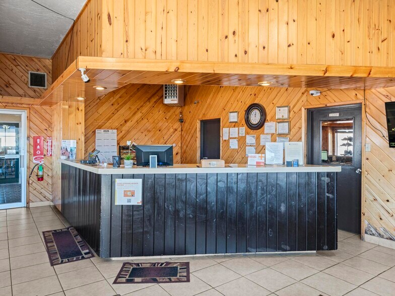 More Photos Of 1225 S State St, Salina Hotel For Sale