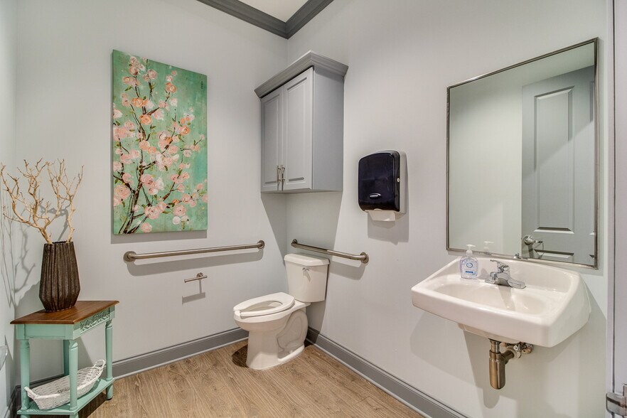 More Photos Of 3312 Kaliste Saloom Rd, Lafayette Office For Sale