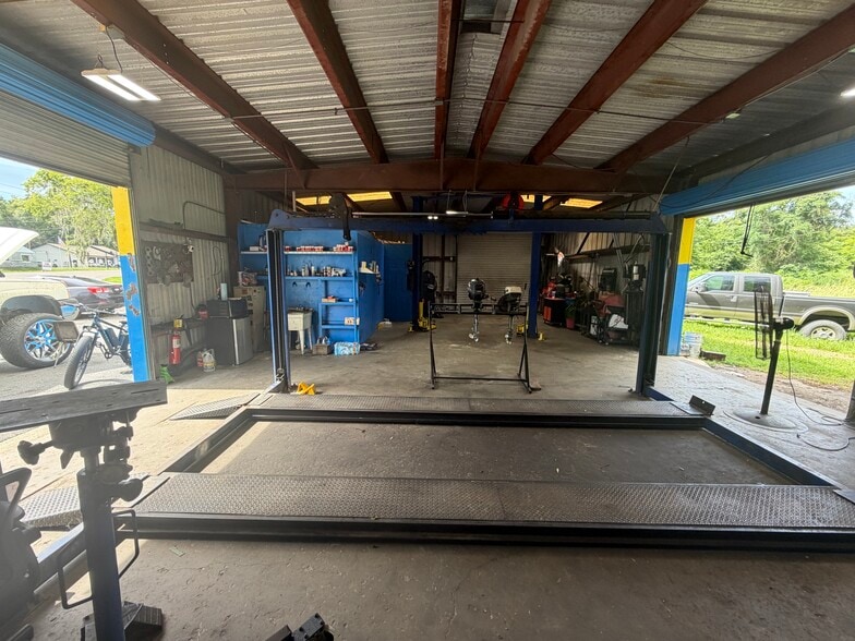 More Photos Of 1325 E Jefferson St, Brooksville Auto Repair For Lease