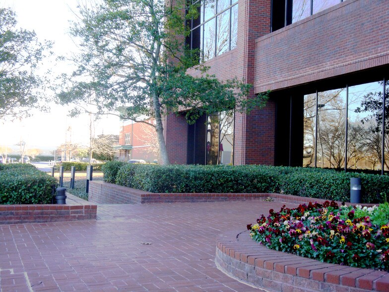 More Photos Of 6425 Youree Dr, Shreveport Office For Lease