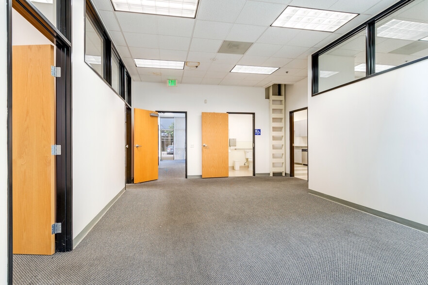 More Photos Of 339 N Berry St, Brea Light Manufacturing For Sale