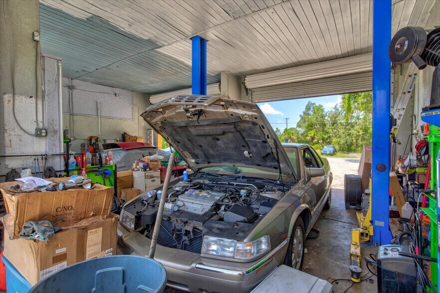 More Photos Of 15182 Dahlgren Ave, Port Charlotte Carwash For Lease