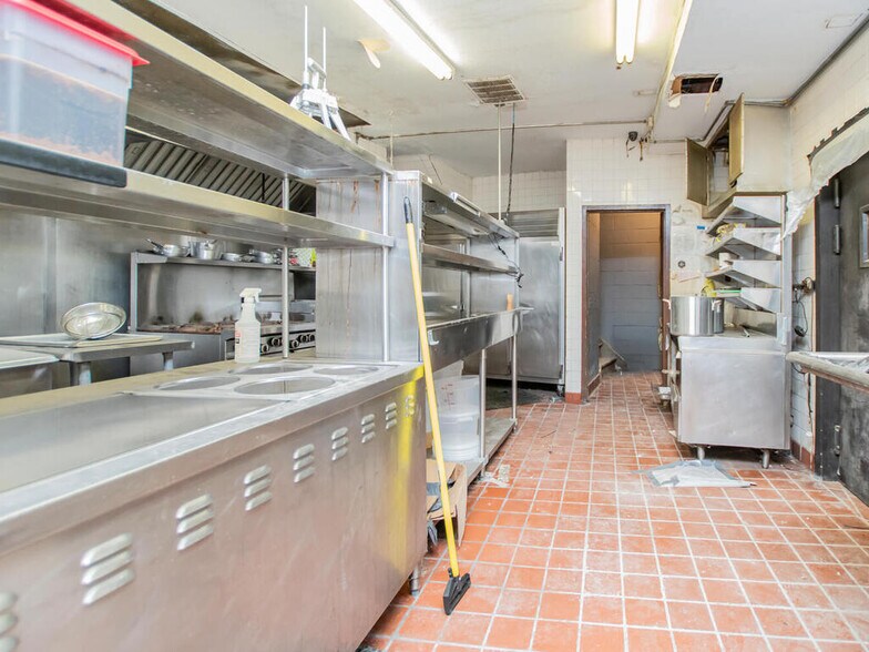 More Photos Of 621 S Broadway, Yonkers Restaurant For Sale