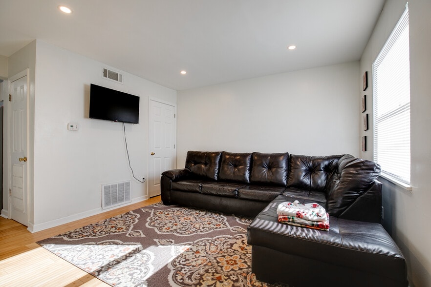 More Photos Of 2000 Lamb Ave, Richmond Apartments For Sale