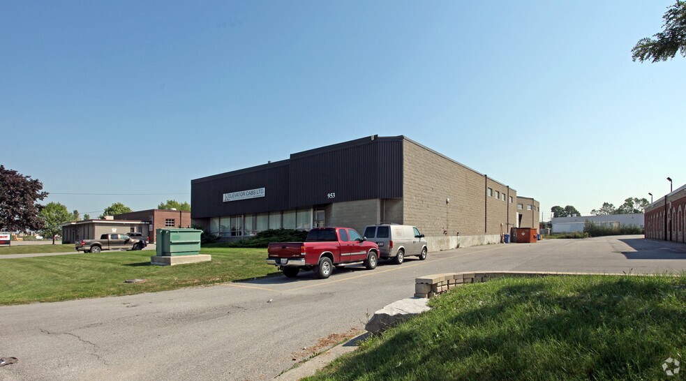 Primary Photo Of 953 Dillingham Rd, Pickering Warehouse For Lease