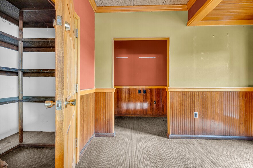 More Photos Of 1589 Big a Rd, Toccoa Flex For Sale