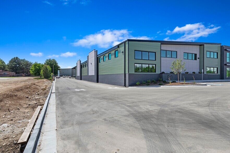 More Photos Of 335 S Locust Grove Rd, Meridian Manufacturing For Sale