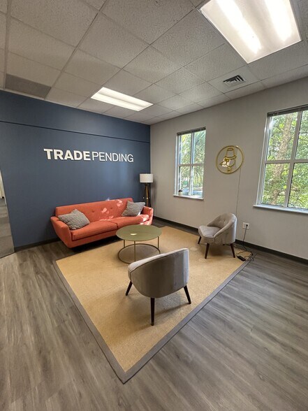 More Photos Of 550 Long Point Rd, Mount Pleasant Medical For Lease