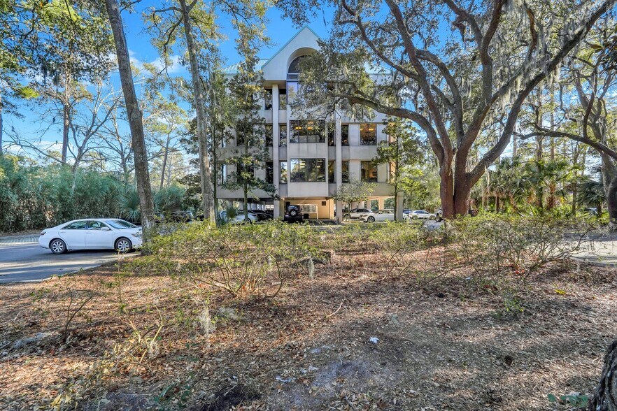 More Photos Of 52 New Orleans Rd, Hilton Head Island Office For Sale