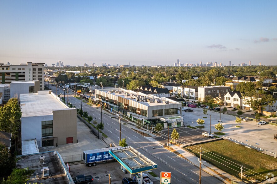 More Photos Of 1533 N Shepherd Dr, Houston General Retail For Lease