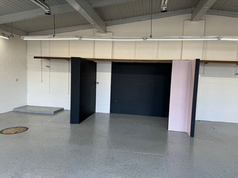 More Photos Of 5 S Madison St, Oswego Storefront Retail Office For Lease