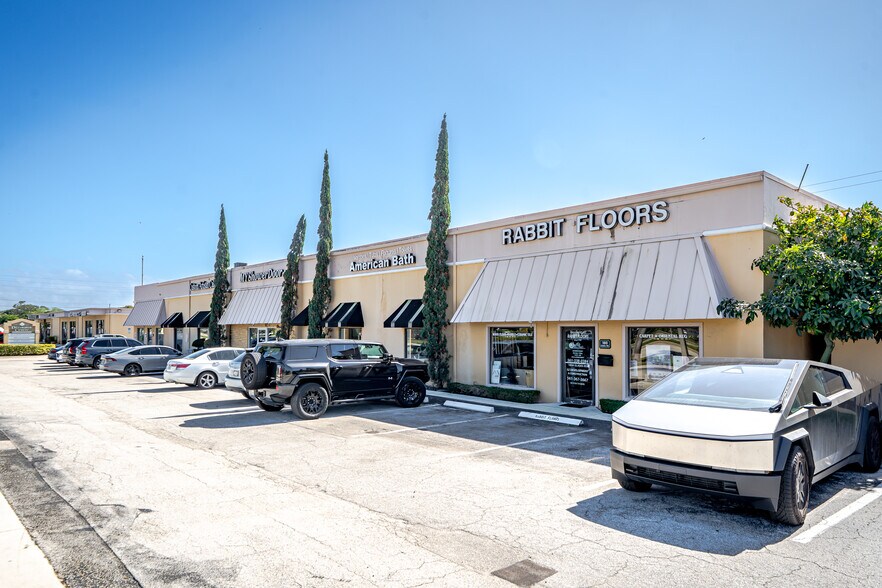 Primary Photo Of 174-180 Glades Rd, Boca Raton Light Distribution For Lease