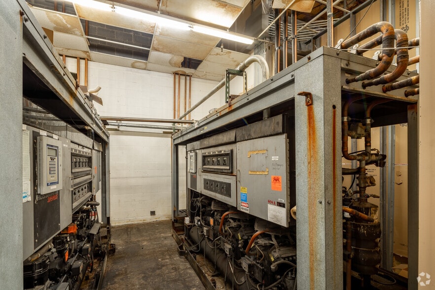 More Photos Of 20425-20427 Plymouth Rd, Detroit Freestanding For Sale