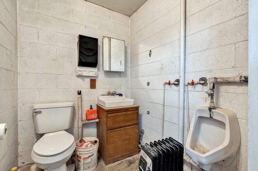 More Photos Of 1050 Whisperwood Trl NE, Cleveland Light Distribution For Sale