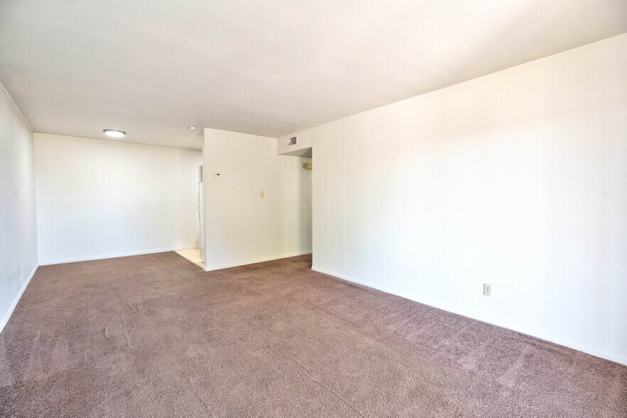 More Photos Of 2500 W 26th St, Plainview Apartments For Sale