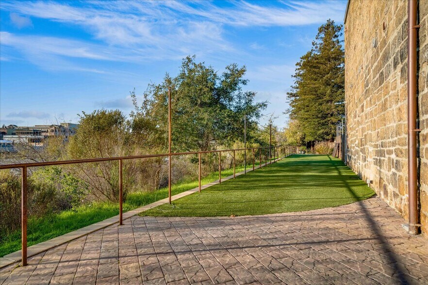 More Photos Of 920-930 3rd St, Napa Flex For Lease