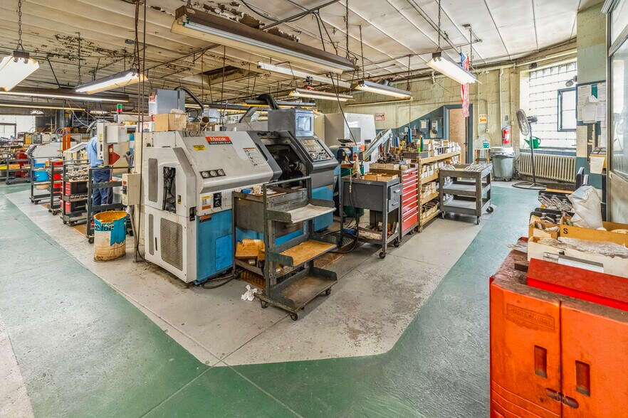 More Photos Of 6700 Third Ave, Brooklyn Flex For Sale