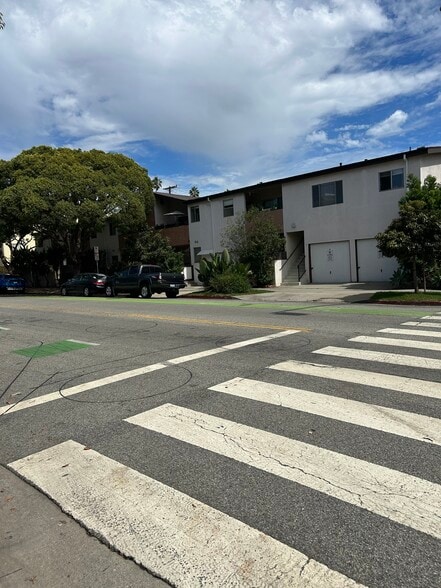 More Photos Of 1301 11th St, Santa Monica Apartments For Sale