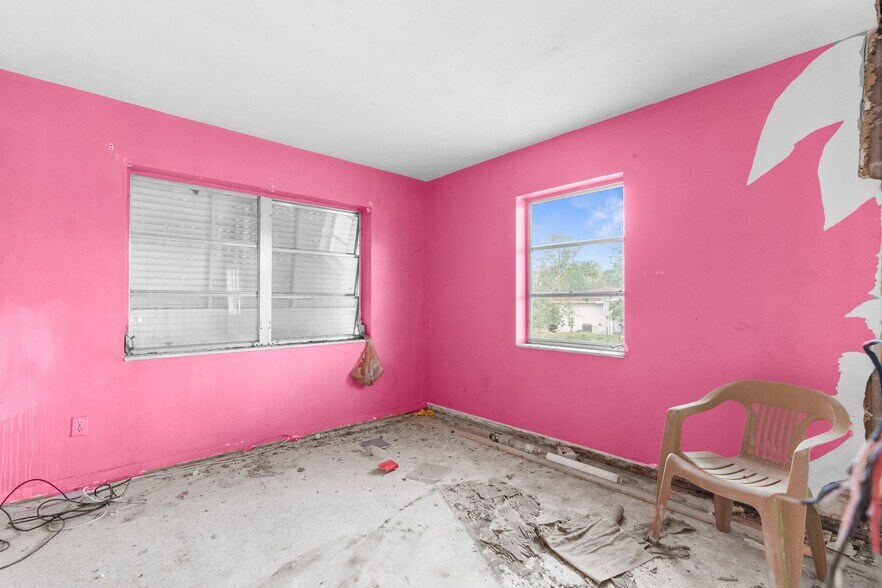 More Photos Of 11533 Spring Hill Dr, Spring Hill Office Residential For Sale