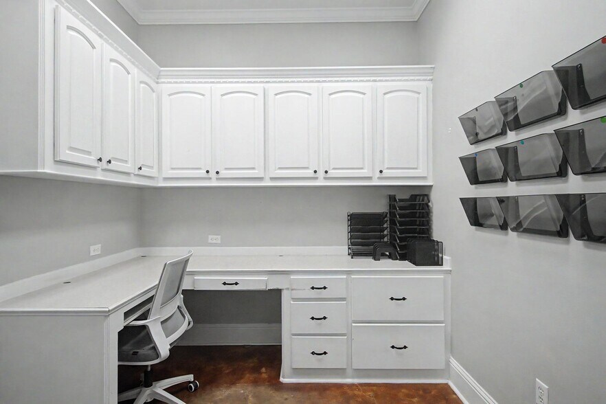 More Photos Of 3506 Washington Ave, Gulfport Office For Lease