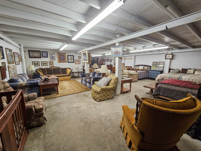 More Photos Of 1420 E Palestine Ave, Palestine Flex For Sale