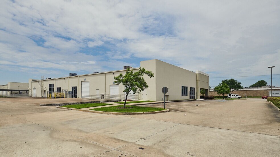 More Photos Of 6550 W Sam Houston Pky N, Houston Unknown For Lease