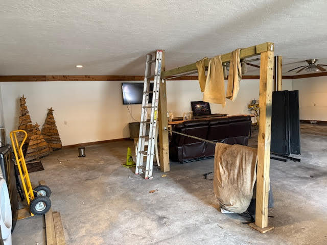 More Photos Of 104 N Orange St, Butler Freestanding For Lease