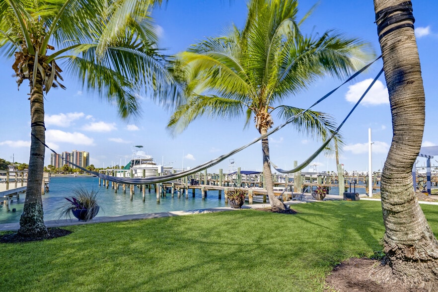 More Photos Of 2649 Lake Dr, Riviera Beach Apartments For Sale