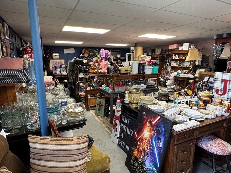 More Photos Of 706 N Perry St, Palestine General Retail For Sale