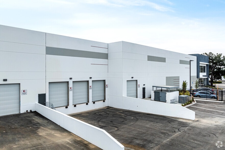 More Photos Of 11295 Inland Ave, Jurupa Valley Manufacturing For Sale