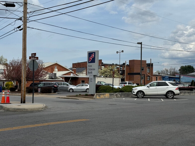 More Photos Of 305-307 E Main St, Front Royal Office For Sale