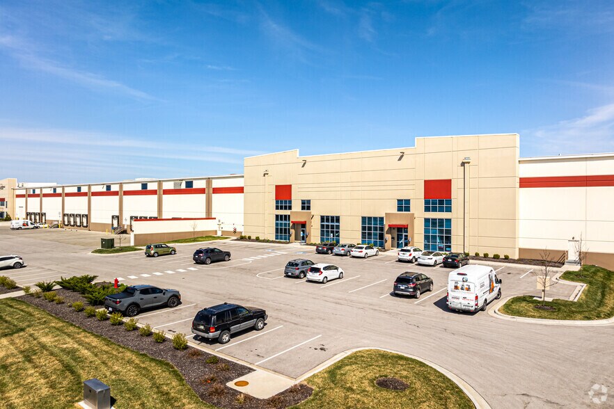 More Photos Of 16000-16200 W 116th St, Lenexa Distribution For Lease