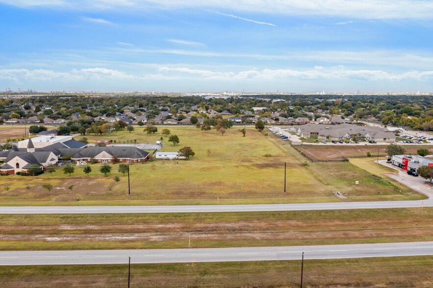 More Photos Of 9601 Fairmont Parkway, La Porte Land For Sale